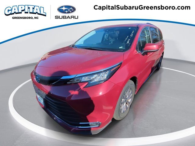 2023 Toyota Sienna XLE