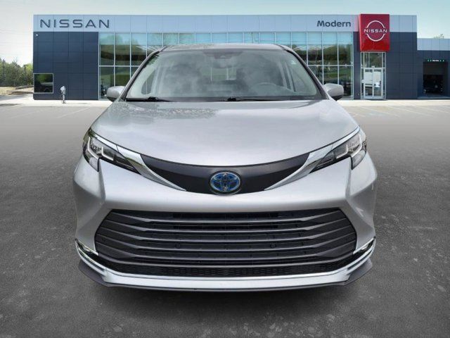 2023 Toyota Sienna XLE