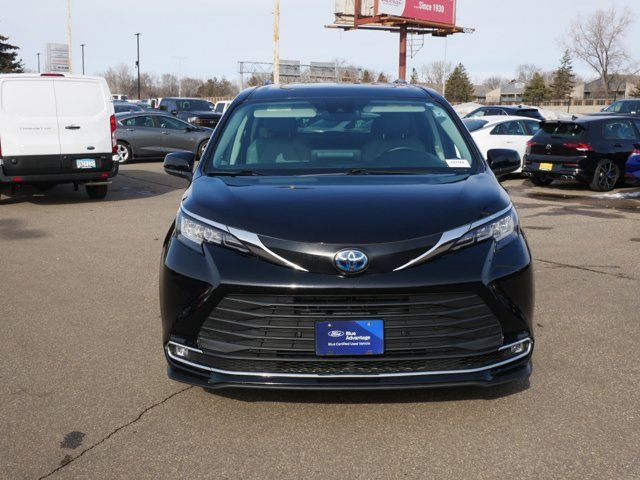 2023 Toyota Sienna XLE