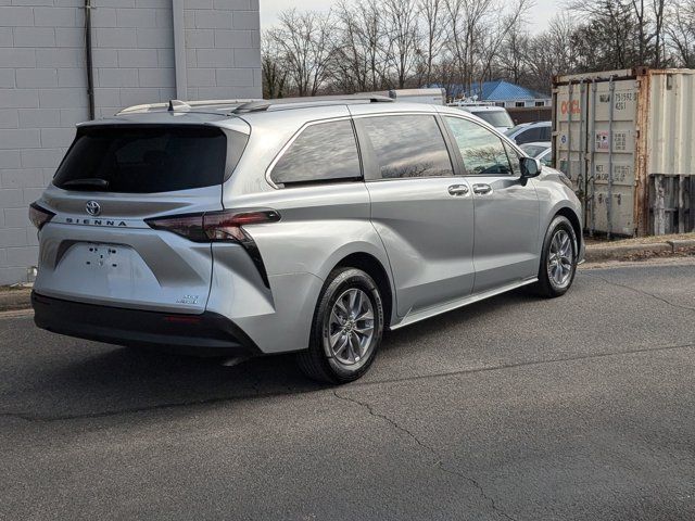 2023 Toyota Sienna XLE