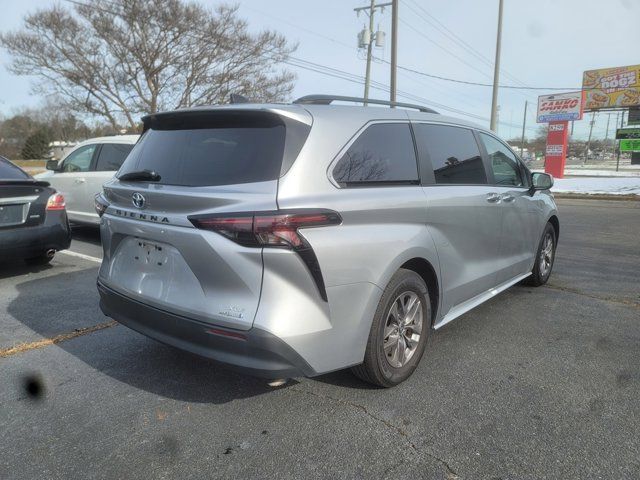 2023 Toyota Sienna XLE