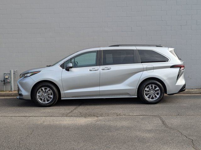 2023 Toyota Sienna XLE