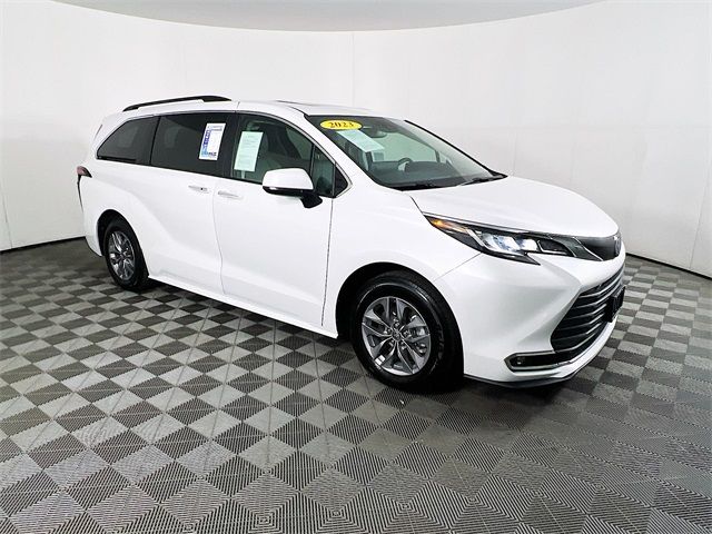 2023 Toyota Sienna XLE