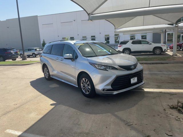 2023 Toyota Sienna XLE