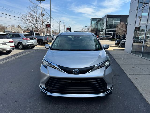 2023 Toyota Sienna XLE
