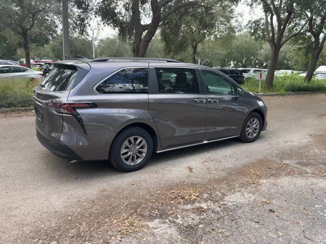 2023 Toyota Sienna XLE