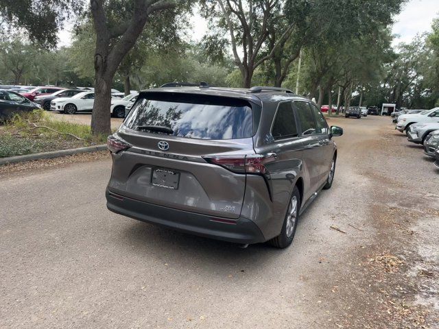 2023 Toyota Sienna XLE