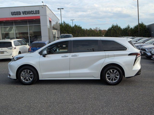 2023 Toyota Sienna XLE