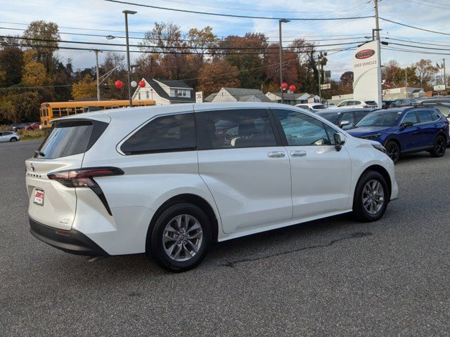 2023 Toyota Sienna XLE