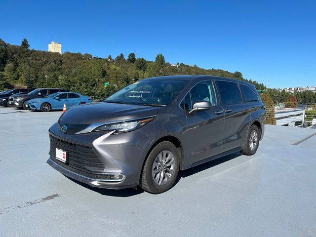 2023 Toyota Sienna XLE