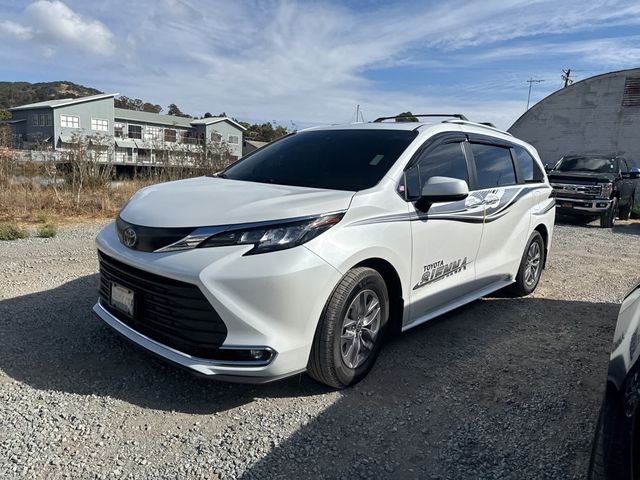 2023 Toyota Sienna XLE