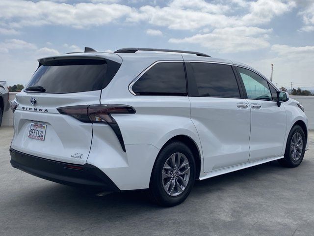 2023 Toyota Sienna XLE