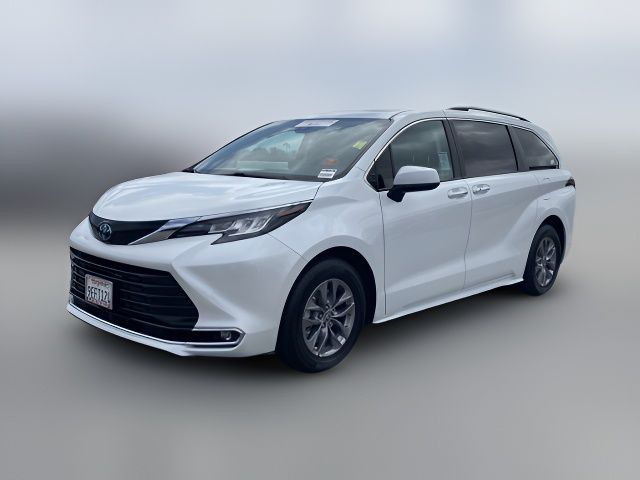 2023 Toyota Sienna XLE