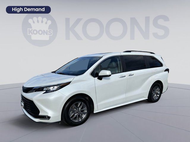 2023 Toyota Sienna XLE