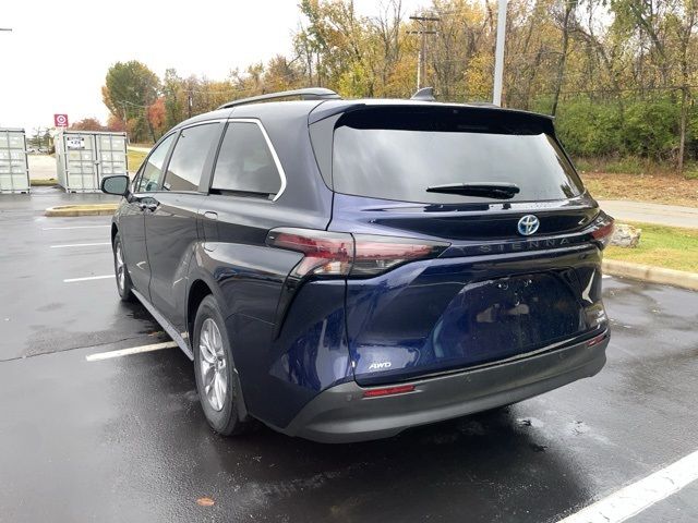 2023 Toyota Sienna XLE