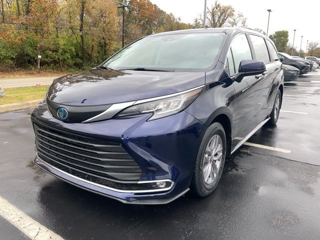 2023 Toyota Sienna XLE