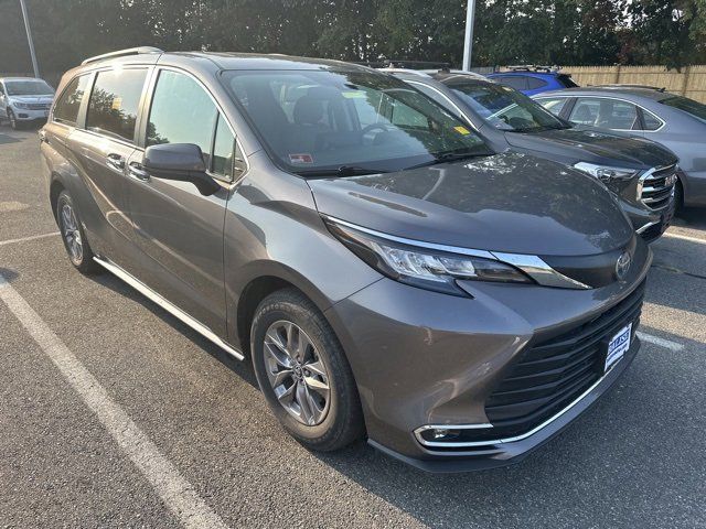 2023 Toyota Sienna XLE