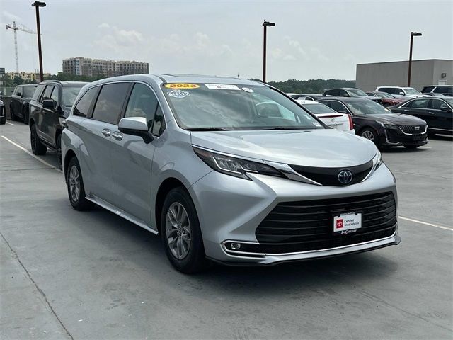 2023 Toyota Sienna XLE