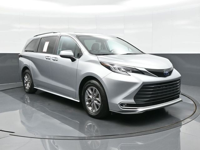 2023 Toyota Sienna XLE