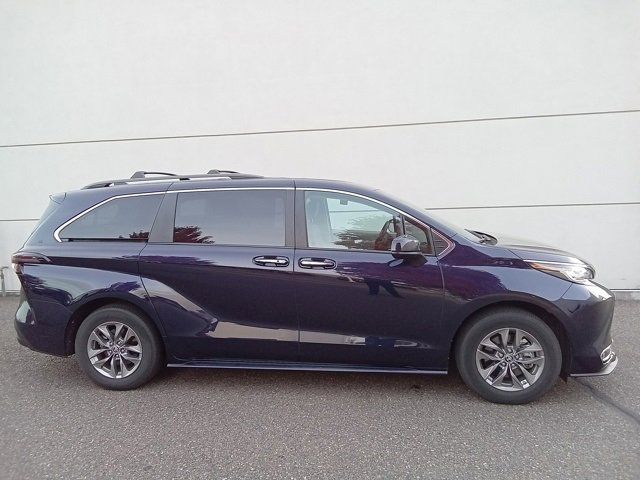 2023 Toyota Sienna XLE