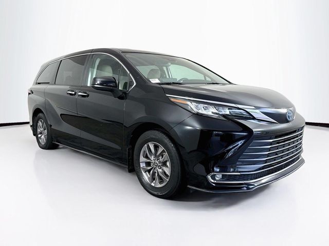 2023 Toyota Sienna XLE