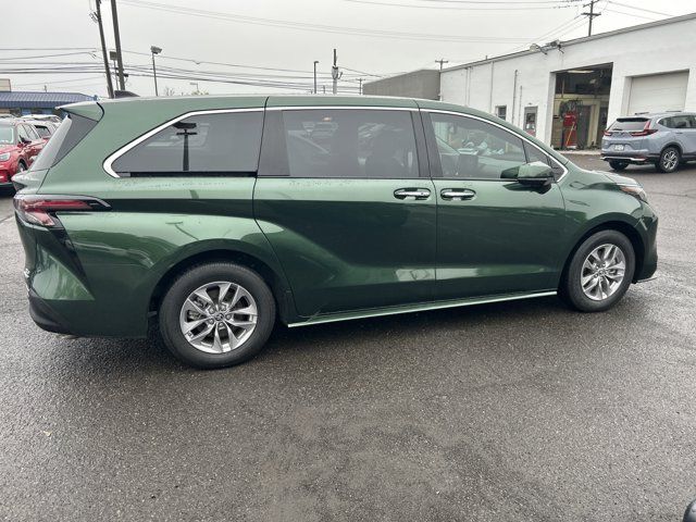 2023 Toyota Sienna XLE