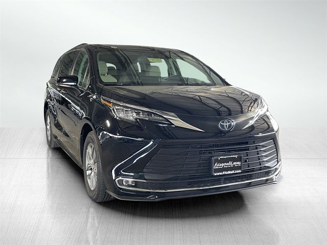 2023 Toyota Sienna XLE