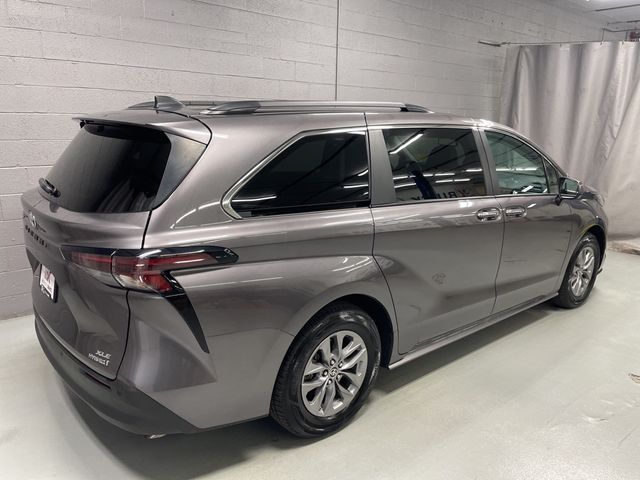 2023 Toyota Sienna XLE