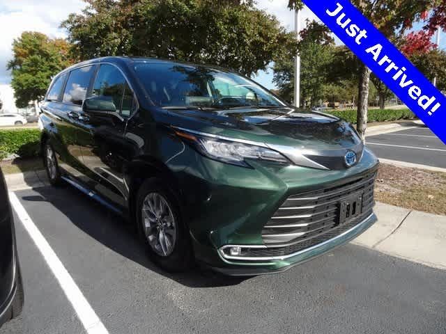 2023 Toyota Sienna XLE