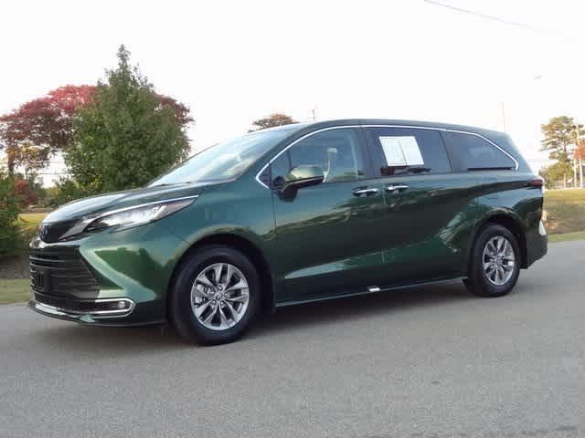 2023 Toyota Sienna XLE