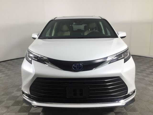 2023 Toyota Sienna XLE