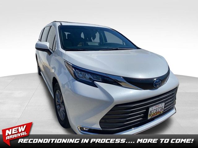 2023 Toyota Sienna XLE