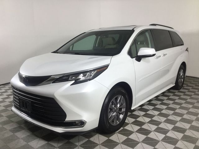 2023 Toyota Sienna XLE