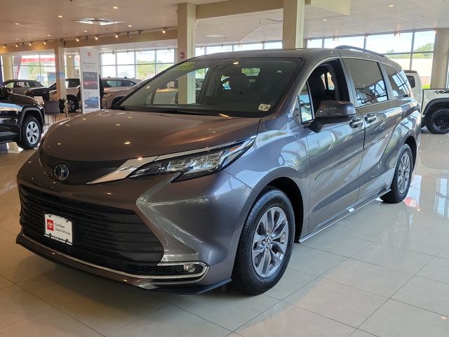 2023 Toyota Sienna XLE