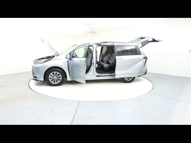 2023 Toyota Sienna XLE