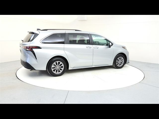 2023 Toyota Sienna XLE