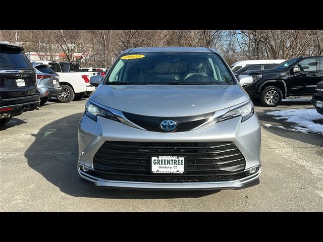 2023 Toyota Sienna XLE