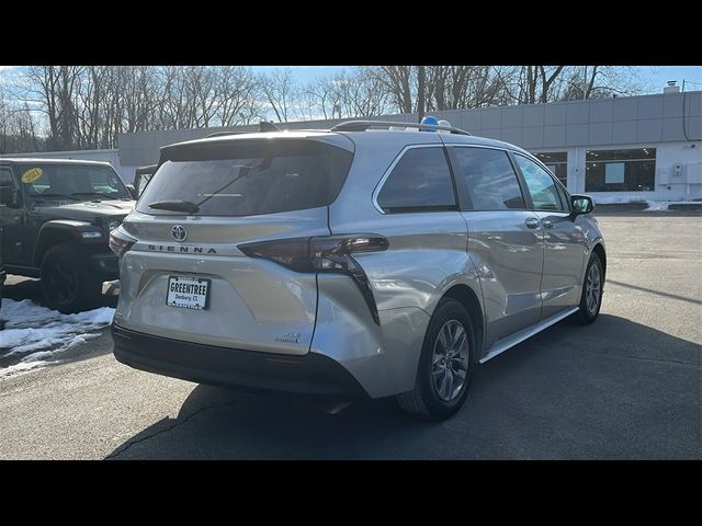 2023 Toyota Sienna XLE