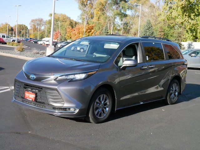 2023 Toyota Sienna XLE