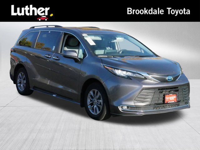 2023 Toyota Sienna XLE