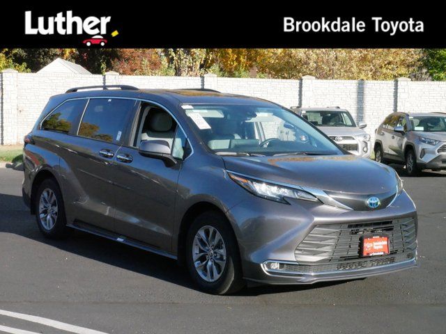 2023 Toyota Sienna XLE