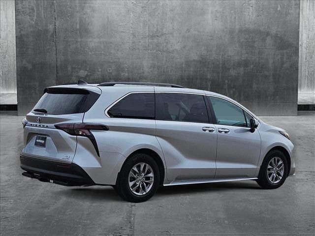2023 Toyota Sienna XLE