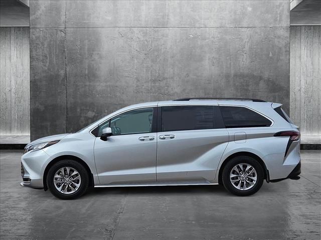 2023 Toyota Sienna XLE