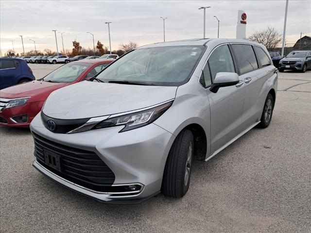 2023 Toyota Sienna XLE