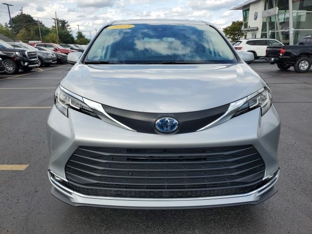 2023 Toyota Sienna XLE