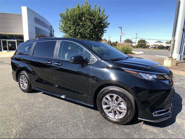 2023 Toyota Sienna XLE