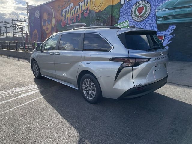 2023 Toyota Sienna XLE