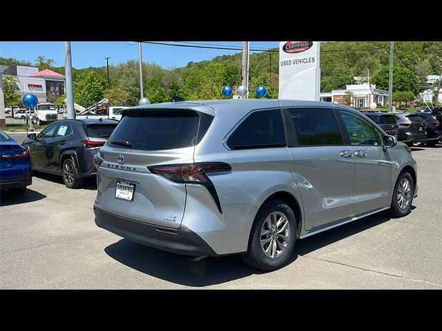 2023 Toyota Sienna XLE
