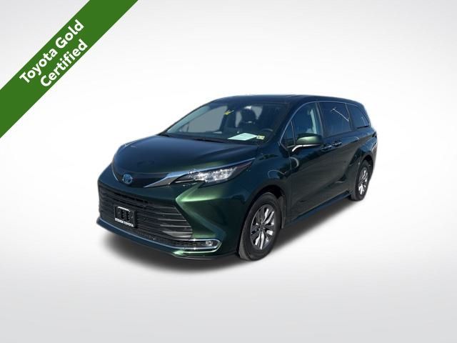 2023 Toyota Sienna XLE