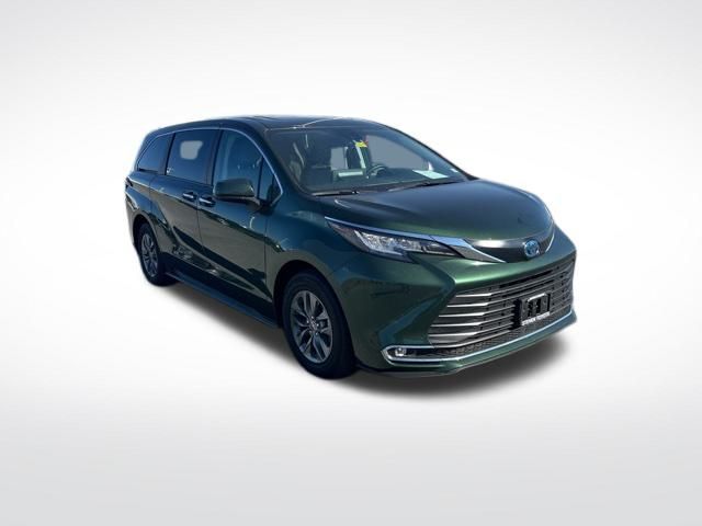 2023 Toyota Sienna XLE